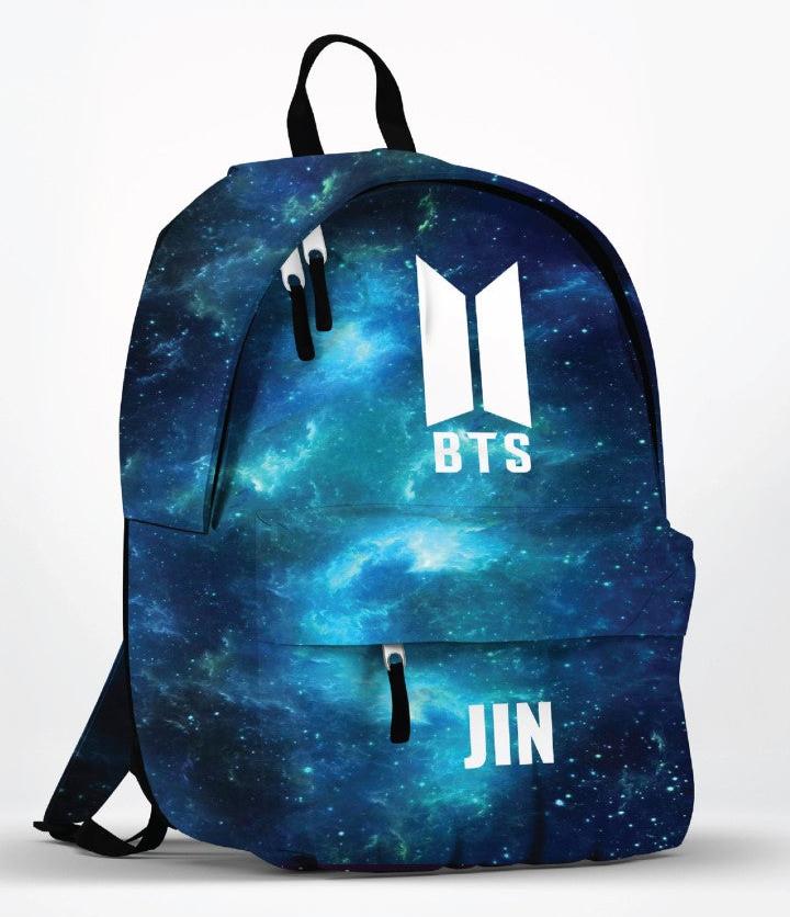 حقيبة ظهر DB041 زرقاء مطبوعة بالكامل بشعار BTS Jin Galaxy