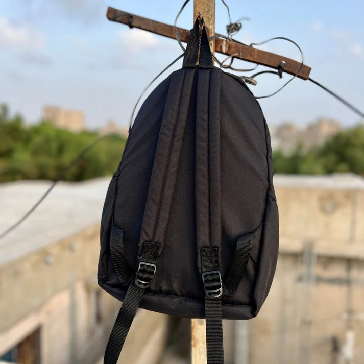 حقيبة ظهر مطبوعة بزهور برية